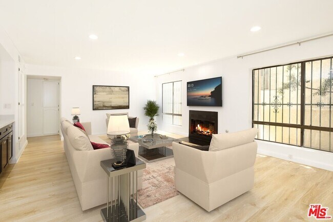 1738 S Bentley Ave in Los Angeles, CA - Building Photo - Building Photo