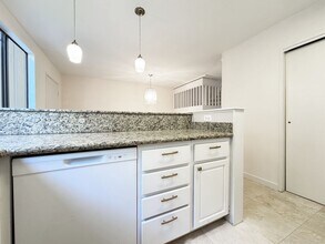 360 Kawaihae St in Honolulu, HI - Building Photo - Building Photo