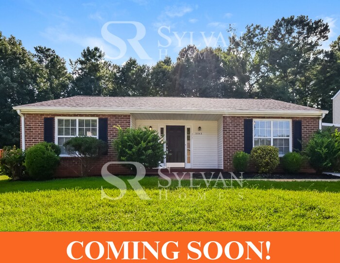 5543 Pine Gate Dr in Atlanta, GA - Building Photo