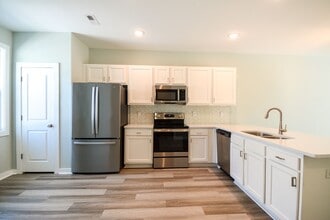 427 Sunfish LN in Sneads Ferry, NC - Building Photo - Building Photo