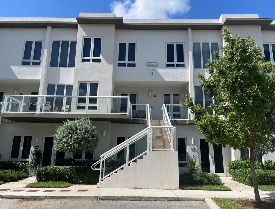 10225 NW 63rd Ter, Unit 204 in Doral, FL - Building Photo