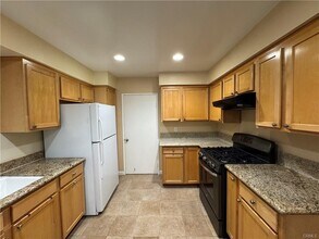 10793 Ashton Ave in Los Angeles, CA - Building Photo - Building Photo