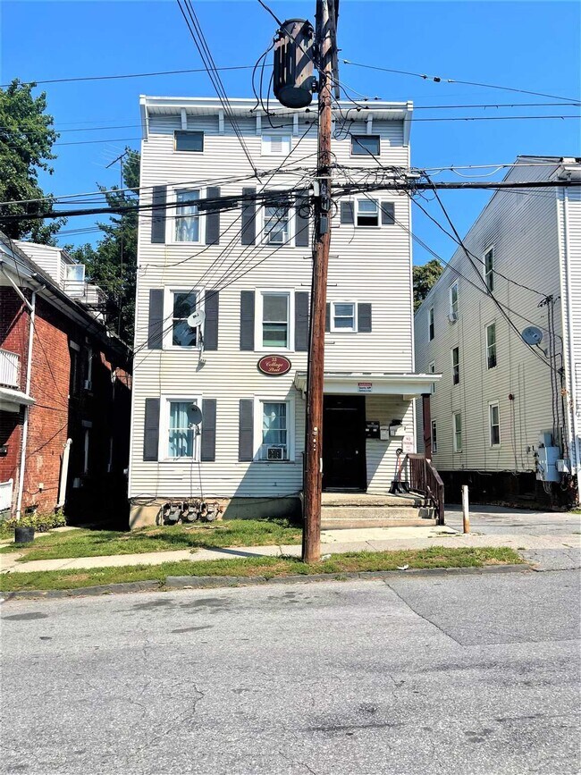 22 Cottage StUnit 2 Rentals in Poughkeepsie, NY