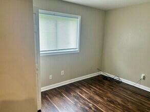 8111 Timken Ave in Warren, MI - Foto de edificio - Building Photo