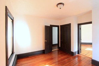 53 Hinckley St, Unit 3 in Somerville, MA - Foto de edificio - Building Photo