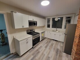 96 Midland St in Lowell, MA - Building Photo