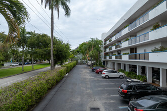 The Palms Condominiums in North Miami, FL - Building Photo - Building Photo