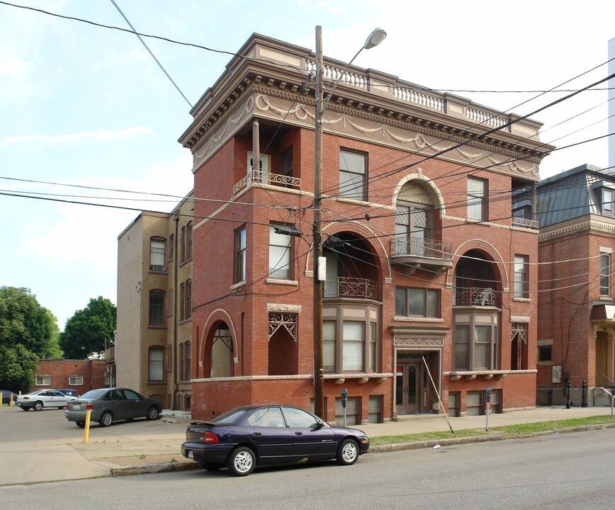 West 8th Street Apartments in Erie, PA - Foto de edificio