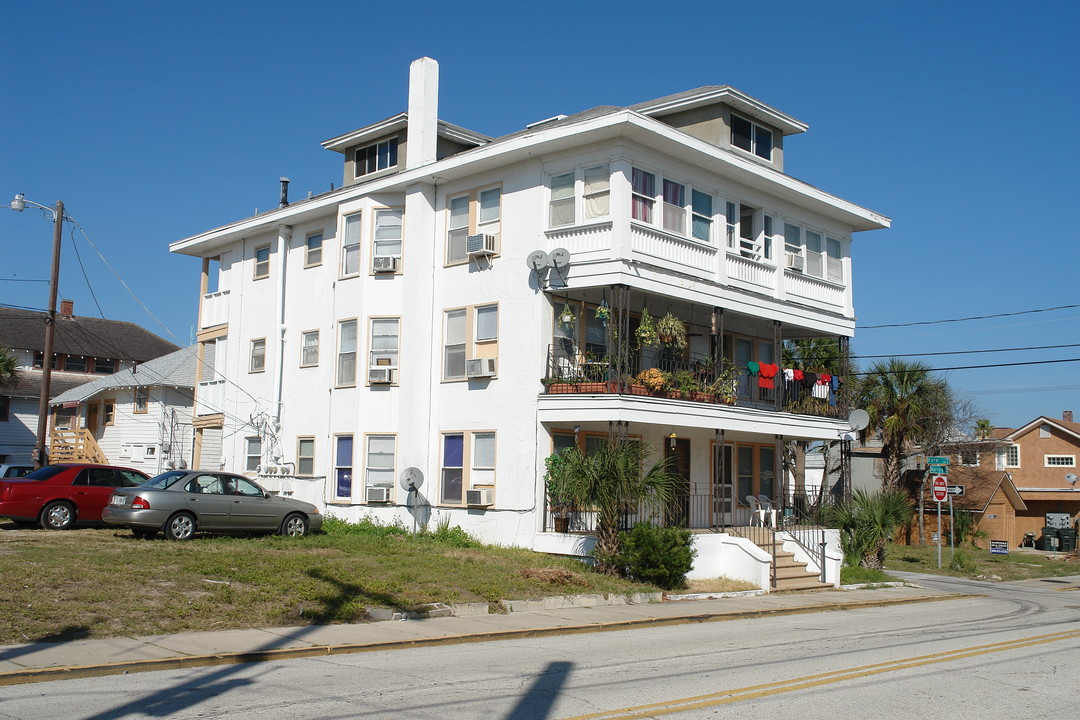 707 Harvey Ave in Daytona Beach, FL - Foto de edificio