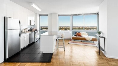 505 W 37th St in New York, NY - Building Photo - Building Photo