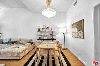 421 S Van Ness Ave in Los Angeles, CA - Building Photo - Building Photo