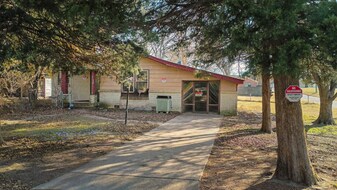 500 McLain St in Newport, AR - Building Photo