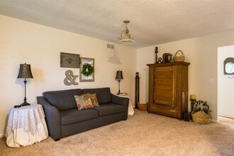 115 Meadow Ln S in Columbia, IL - Building Photo - Building Photo