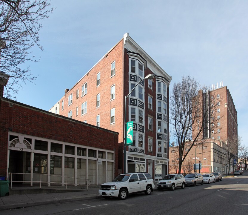 29-33 E Washington St in Hagerstown, MD - Foto de edificio