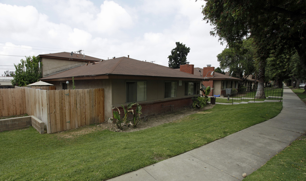 Springfield Villa Apartments in Upland, CA - Building Photo