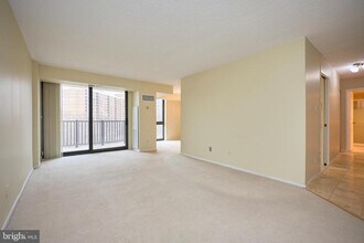 2300 Pimmit Dr in Falls Church, VA - Building Photo - Building Photo