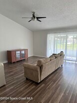 3127 Lowry Blvd SE in Palm Bay, FL - Foto de edificio - Building Photo