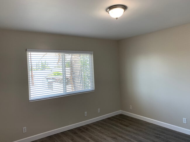 703-707 E Stearns Ave