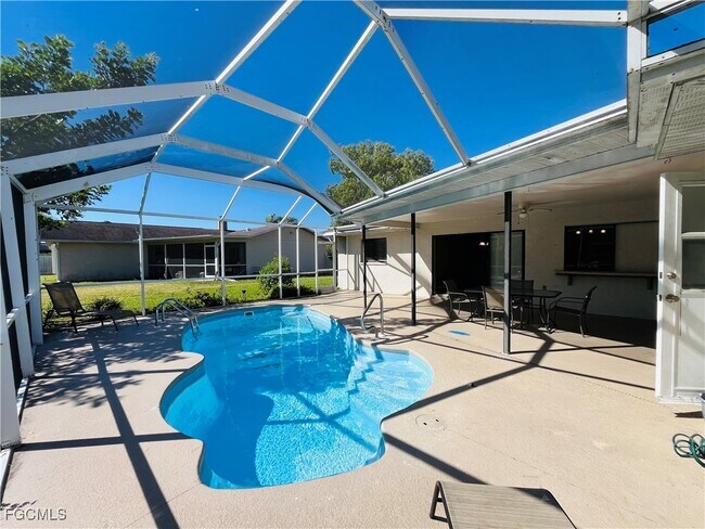 3019 SE 5th Pl in Cape Coral, FL - Foto de edificio - Building Photo