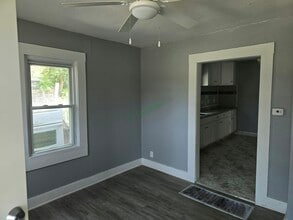 952 N Taylor Ave in Decatur, IL - Foto de edificio - Building Photo