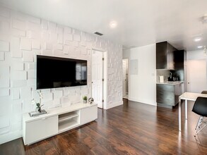 2714 SW 36th Ave, Unit A in Miami, FL - Building Photo - Building Photo