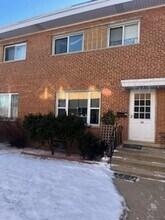 32 N Albert St in Mount Prospect, IL - Foto de edificio - Building Photo