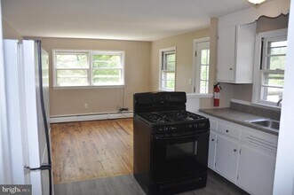 15 Mary St in Pemberton, NJ - Building Photo - Building Photo