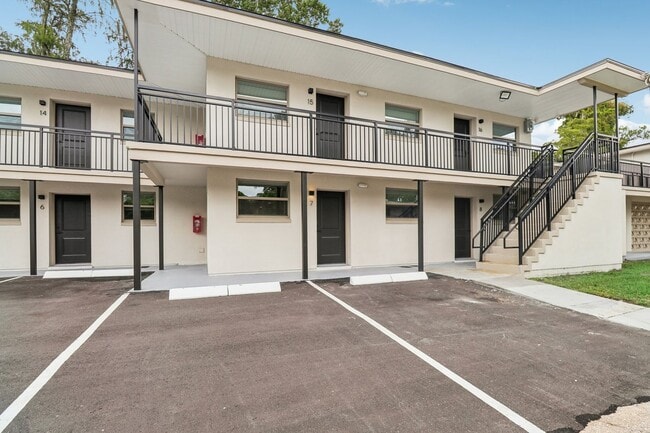 1900 Danese Ct in Jacksonville, FL - Foto de edificio - Building Photo