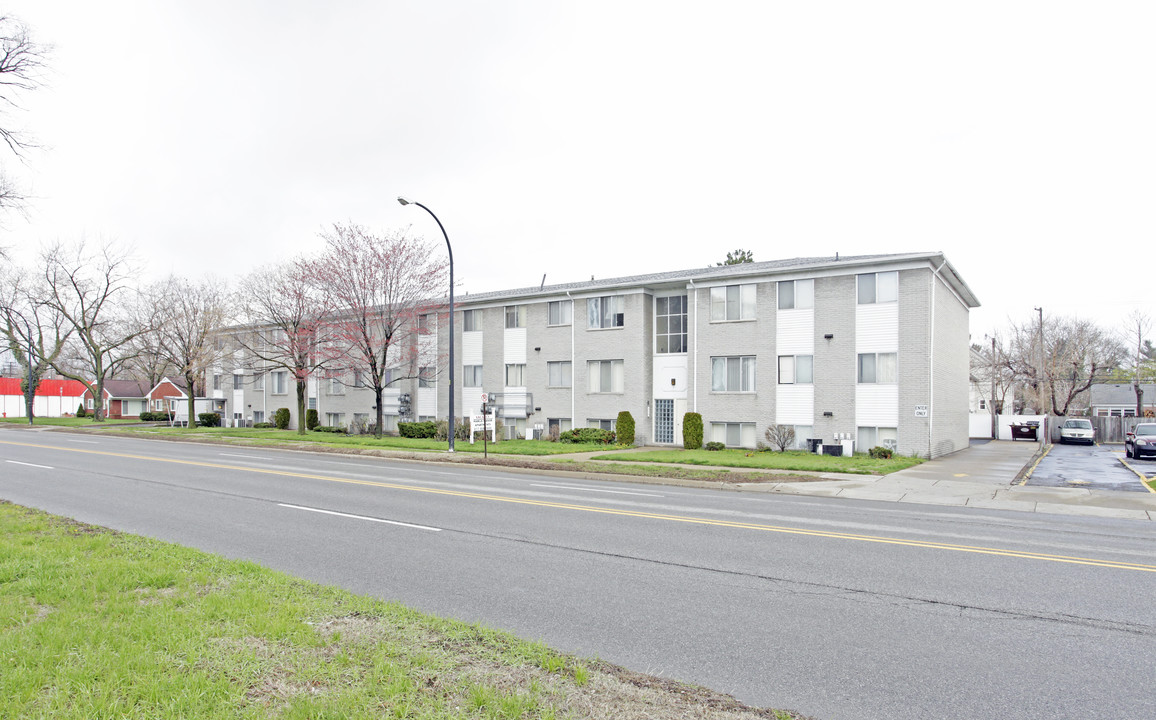 Margo Manor Apartments in Ferndale, MI - Building Photo