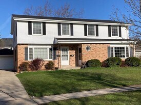 4932 Sutton Ln in Greendale, WI - Building Photo