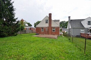 8412 Wicklow Ave in Cincinnati, OH - Building Photo