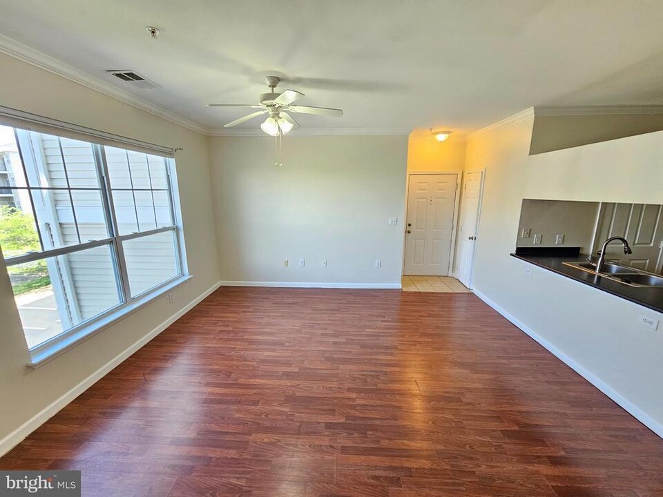 13500 Derry Glen Ct, Unit 304 in Germantown, MD - Building Photo