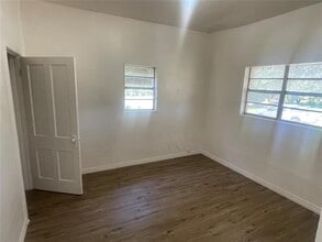 310 N 20th St in Clinton, OK - Building Photo - Building Photo
