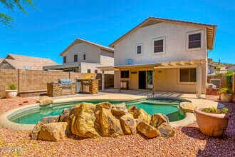 2305 E Parkside Ln in Phoenix, AZ - Building Photo - Building Photo