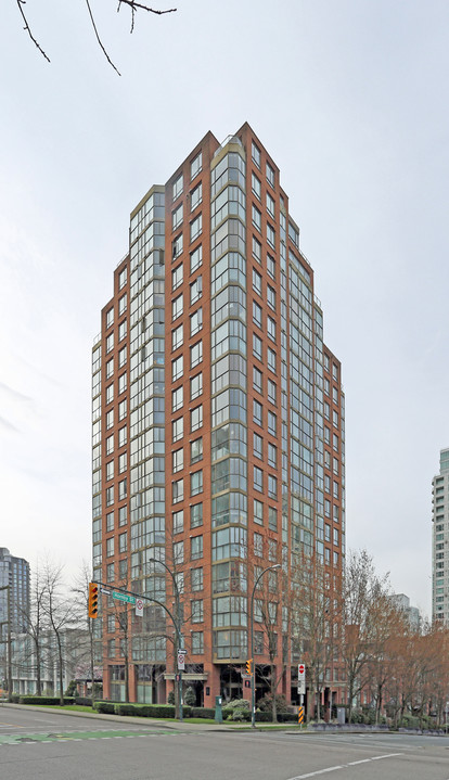 Pacific Promenade in Vancouver, BC - Building Photo