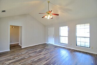 942 Gulfstream Rd in Hinesville, GA - Building Photo - Building Photo