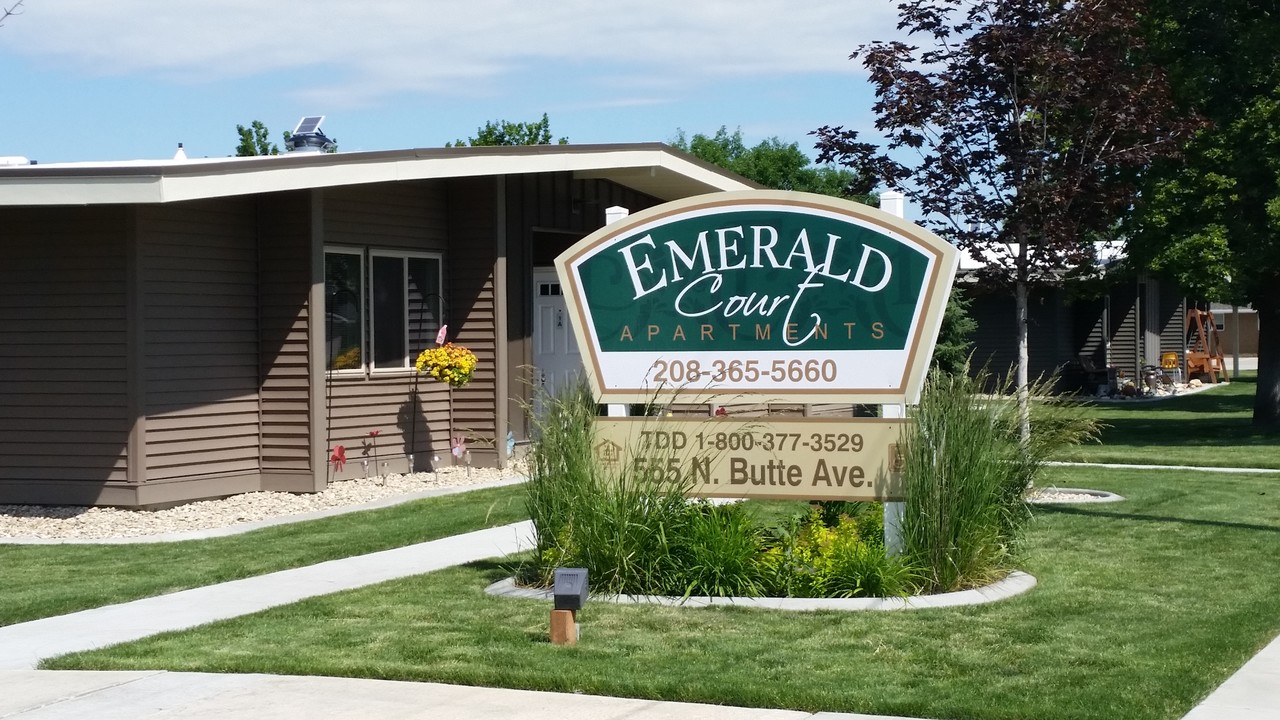 Emerald Court in Emmett, ID - Foto de edificio