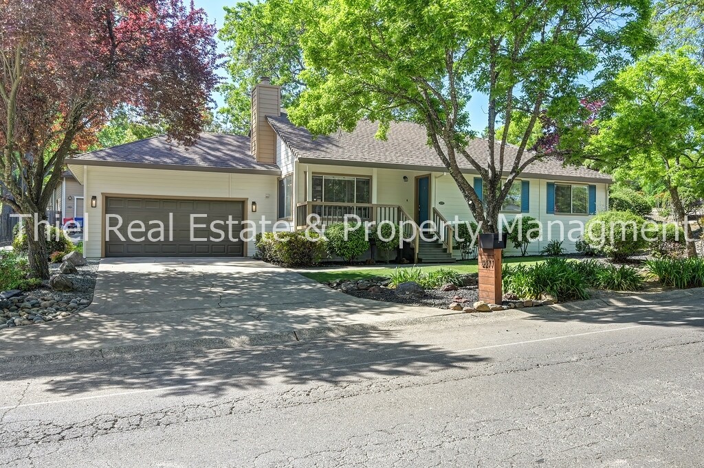 2277 Knollwood Dr in Cameron Park, CA - Building Photo