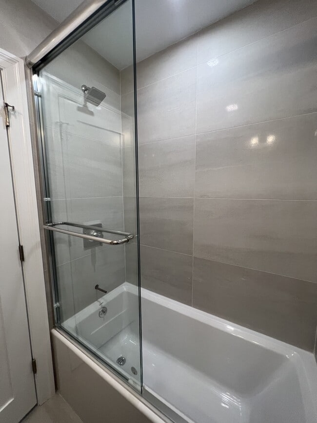 35 Park St, Unit 2 in Brookline, MA - Foto de edificio - Building Photo