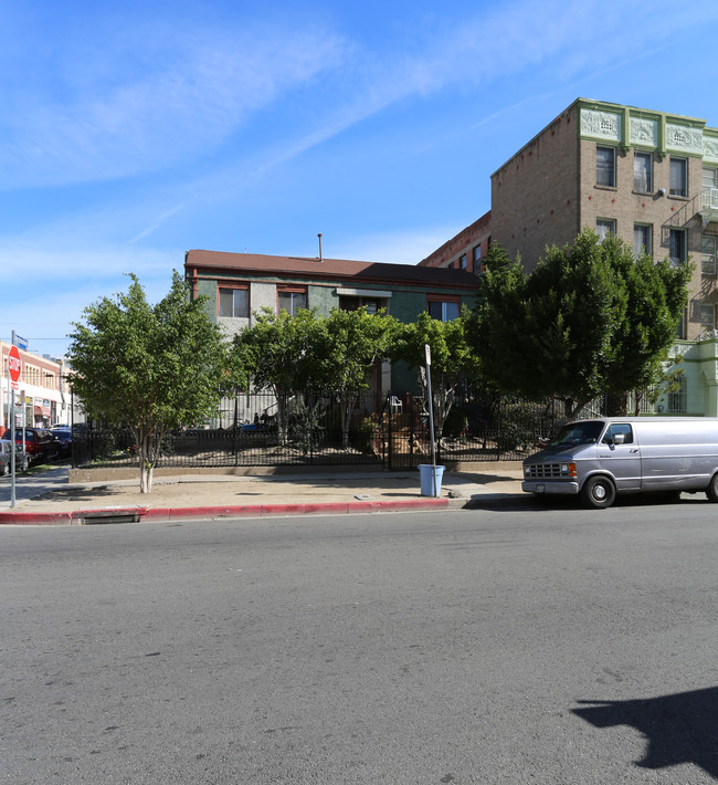 722 S Westmoreland Ave in Los Angeles, CA - Building Photo - Building Photo