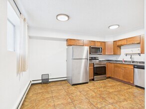 83 Slater Dr in Fairbanks, AK - Foto de edificio - Building Photo