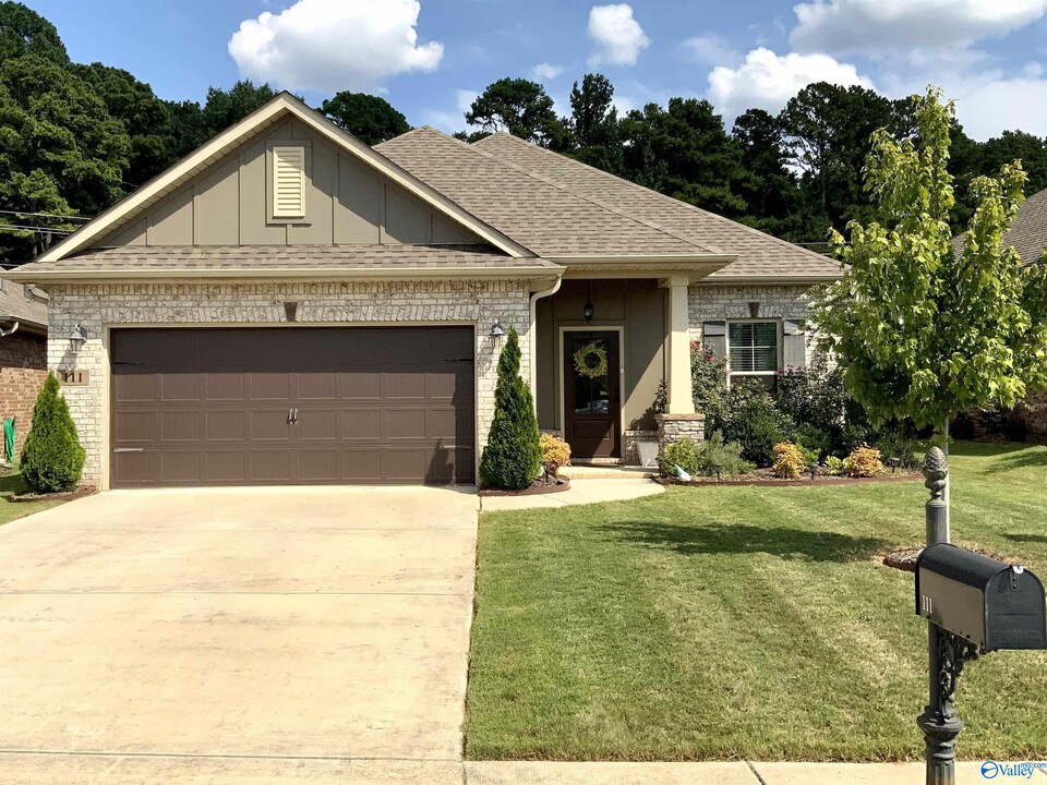 111 Creek Gravel Dr in Madison, AL - Foto de edificio