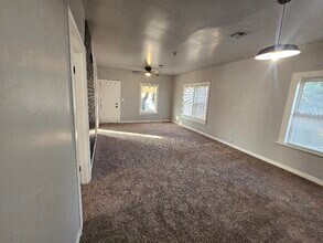 715 E Church St in Wagoner, OK - Foto de edificio - Building Photo