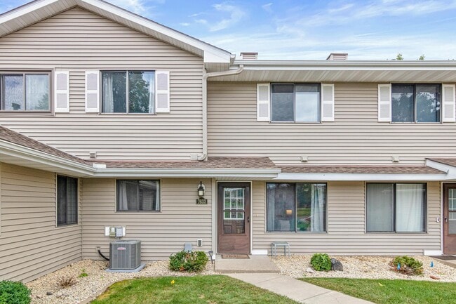 property at 7633 Wedgewood Ct