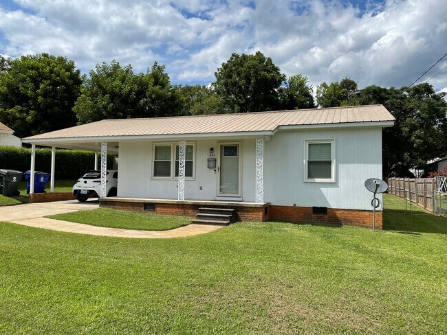 property at 613 E Cardinal St