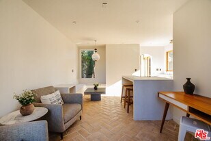 2640 Clyde Ave in Los Angeles, CA - Building Photo