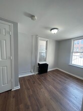 52 Harrison Ave, Unit 4 in Jersey City, NJ - Building Photo - Building Photo