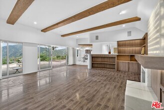 935 Linda Flora Dr in Los Angeles, CA - Building Photo - Building Photo