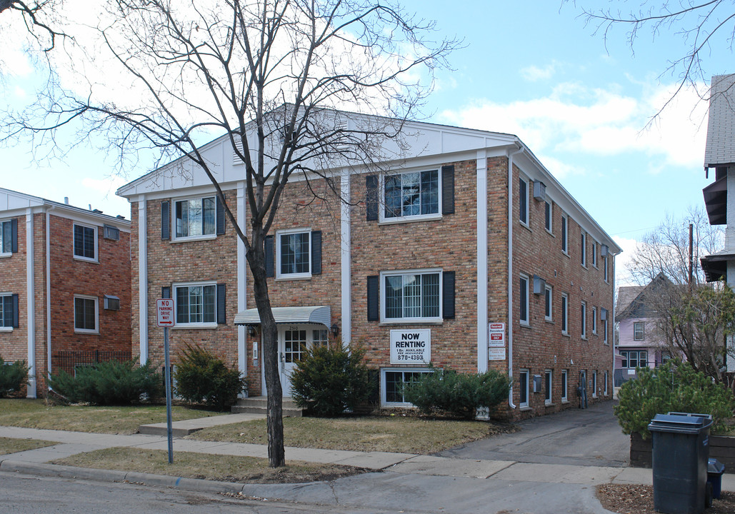 2510 Grand Ave S in Minneapolis, MN - Foto de edificio