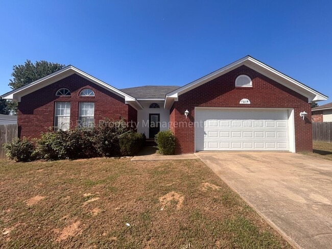 property at 1019 N Daisy St